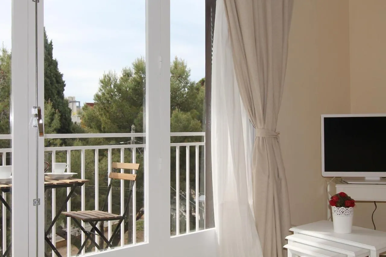 Rubi: Luminoso Apartamento A 1 Minuto De La Playa Sitges Spain