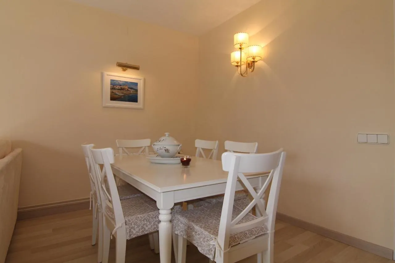 Rubi: Luminoso Apartamento A 1 Minuto De La Playa Sitges 0*,  Spain