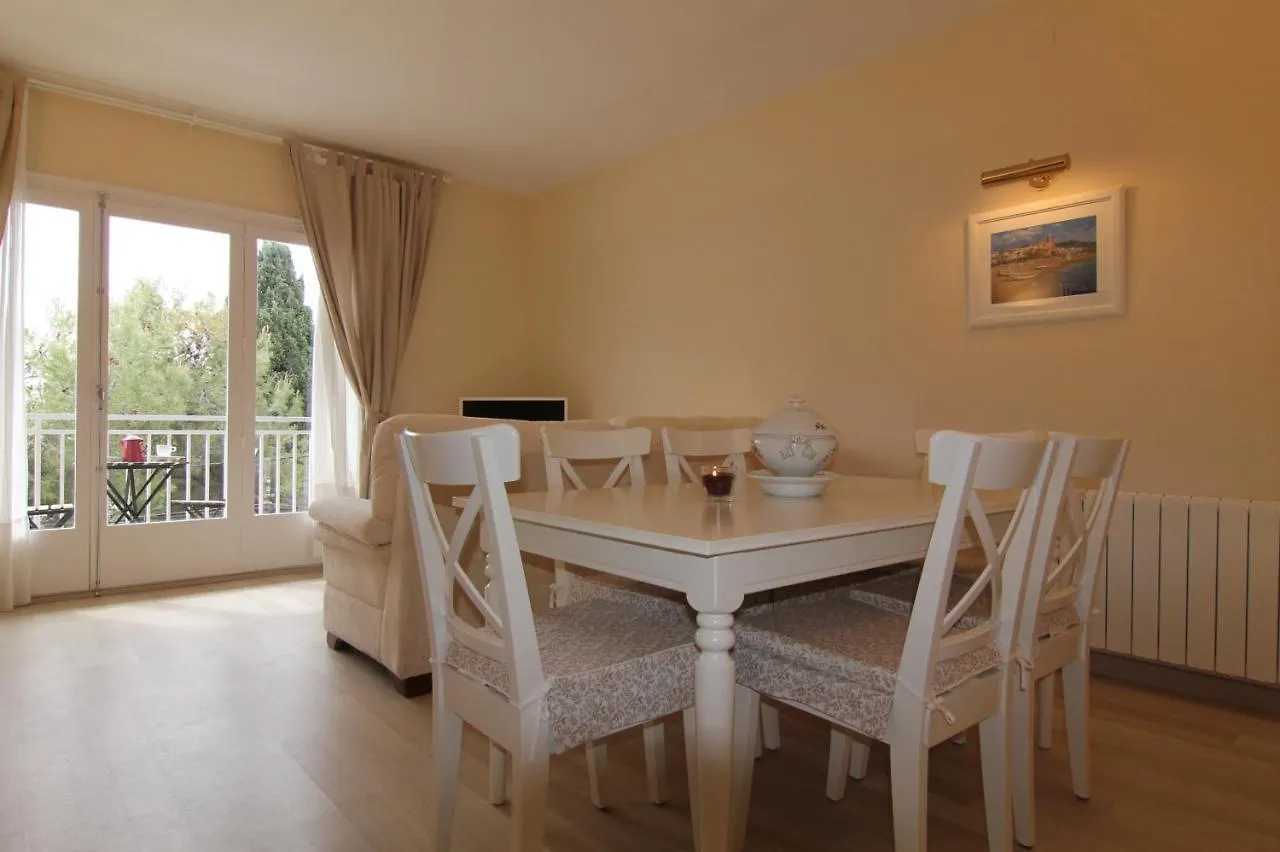 Apartment Rubi: Luminoso Apartamento A 1 Minuto De La Playa Sitges Spain