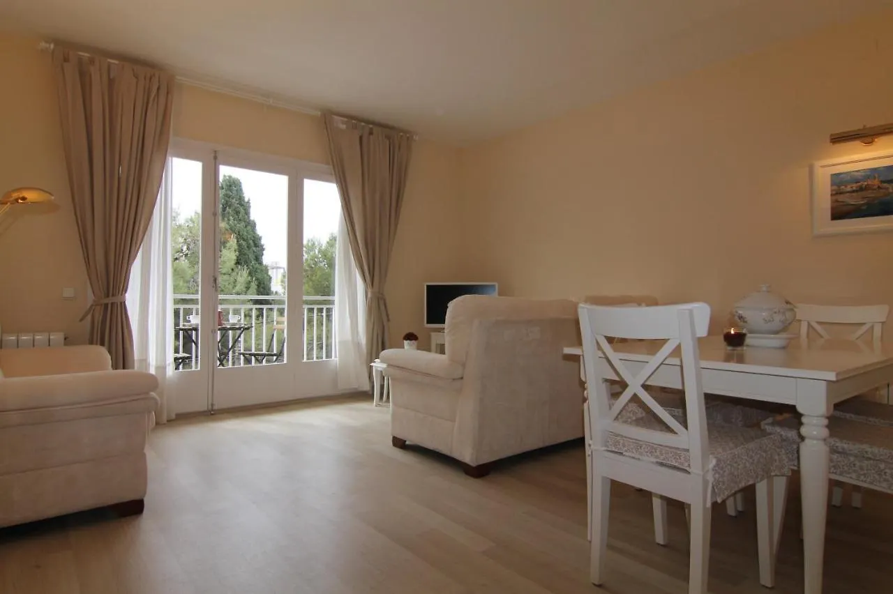 Rubi: Luminoso Apartamento A 1 Minuto De La Playa Sitges Spain