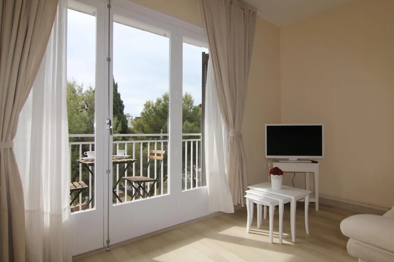 Rubi: Luminoso Apartamento A 1 Minuto De La Playa Sitges 0*,  Spain