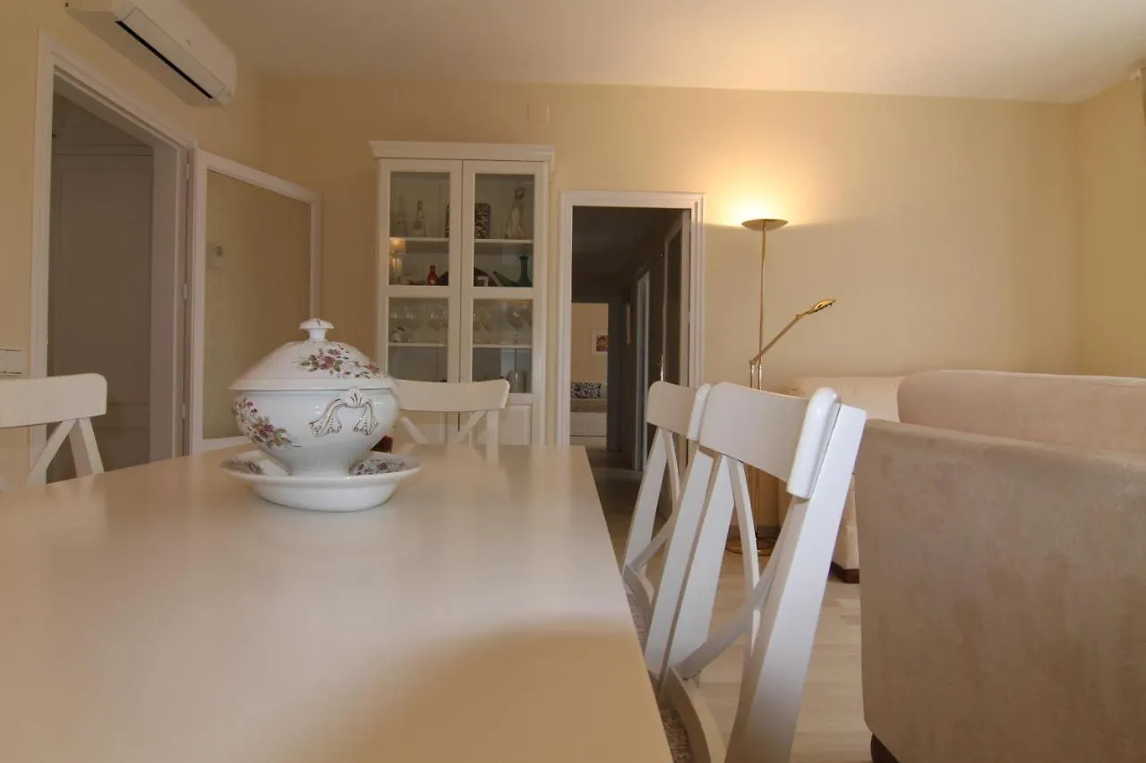 Rubi: Luminoso Apartamento A 1 Minuto De La Playa Sitges Apartment