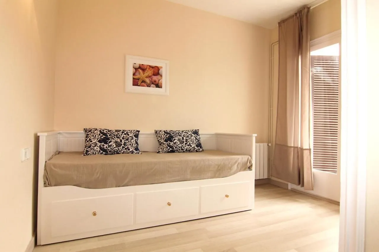 Rubi: Luminoso Apartamento A 1 Minuto De La Playa Sitges