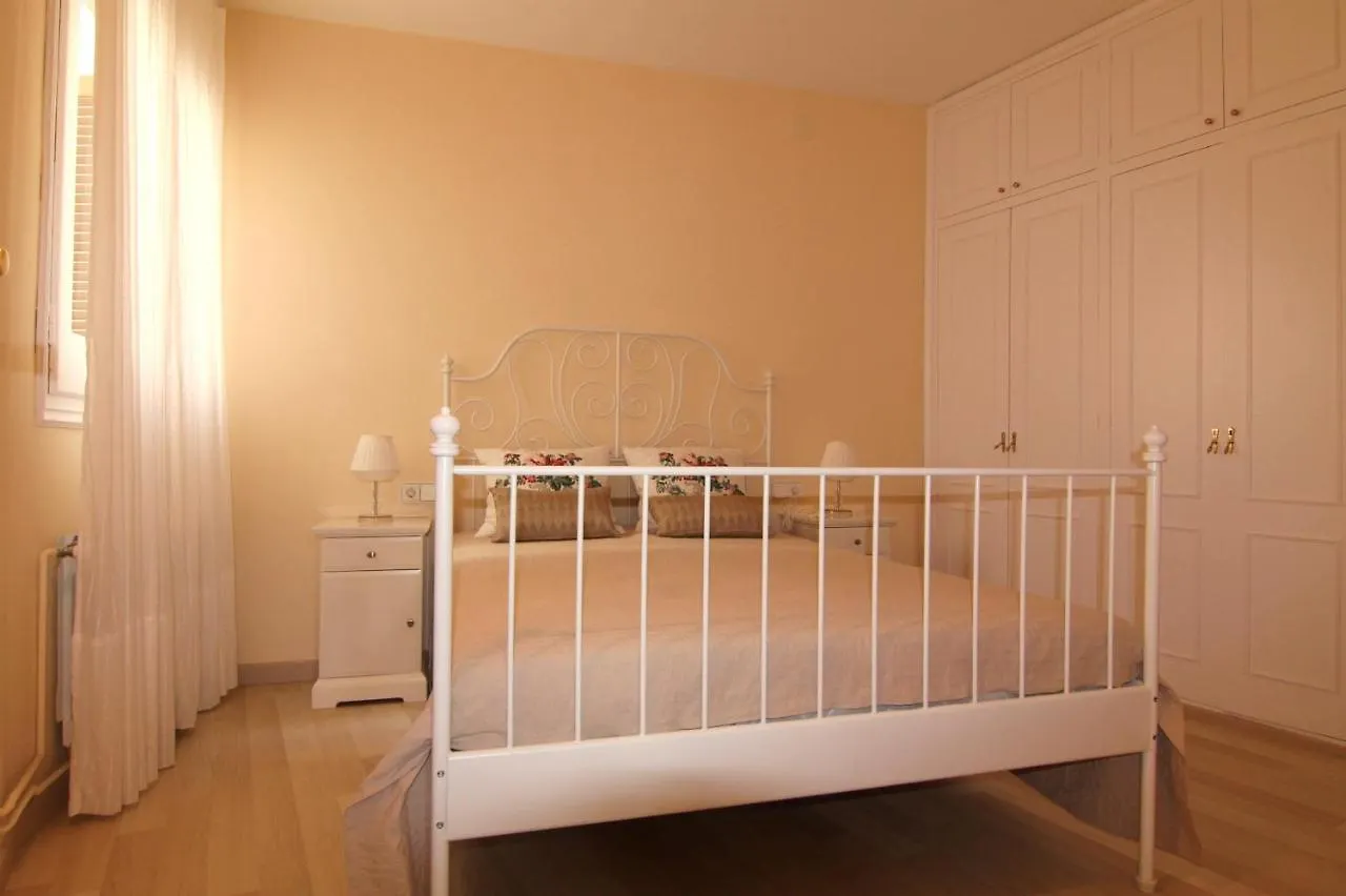 Rubi: Luminoso Apartamento A 1 Minuto De La Playa Sitges 0*,
