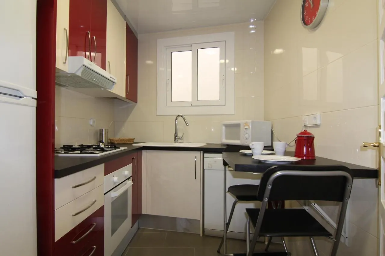 Rubi: Luminoso Apartamento A 1 Minuto De La Playa Sitges