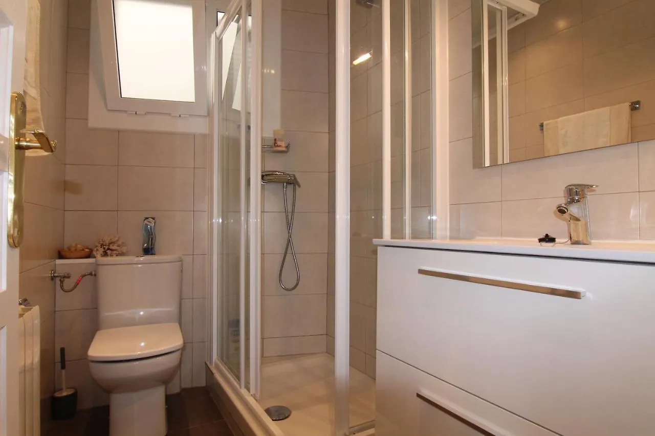 Apartment Rubi: Luminoso Apartamento A 1 Minuto De La Playa Sitges Spain