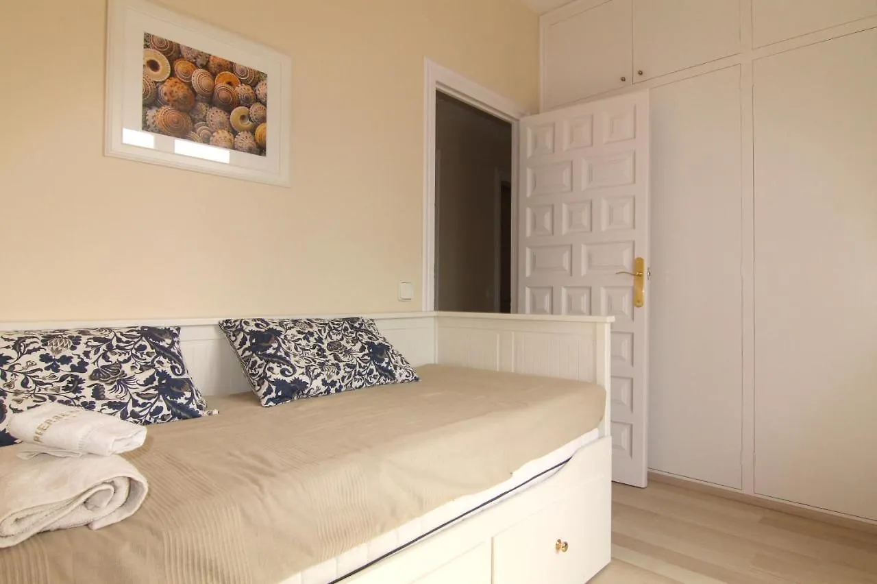 Rubi: Luminoso Apartamento A 1 Minuto De La Playa 锡切斯 公寓